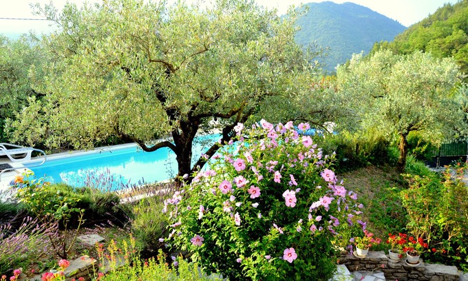 Aubres Appartement | Gîte tout équipé dans les collines derrière Nyons p. 2 pers., piscine, calme, très belle vue