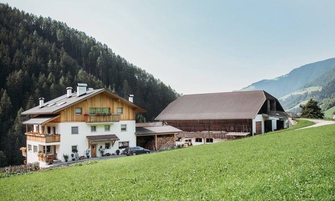 Luson Appartement | Appartement de vacances "Lahnbach Großkarneid" dans un cadre magnifique avec vue sur les montagnes
