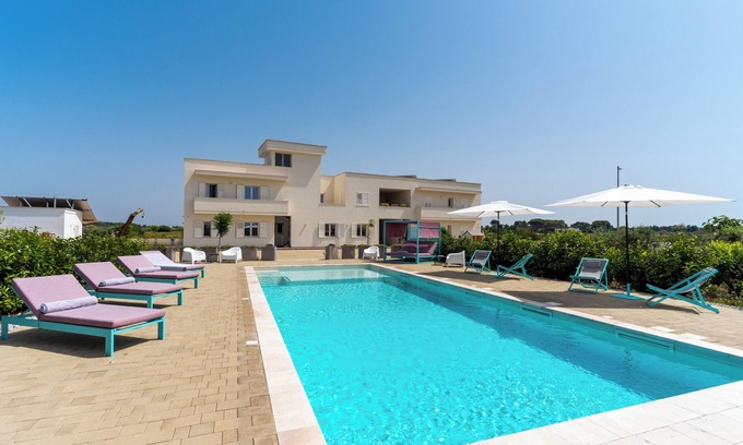 Galatone Appartement | Appartement de vacances 'Le Scuderie 11' avec piscine partagée, jardin partagé et Wi-Fi