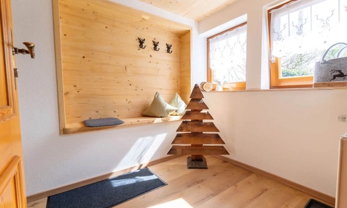 Schonach im Schwarzwald Appartement | Appartement 'Maisonette-Ferienwohnung' avec vue sur les montagnes, jardin partagé et Wi-Fi