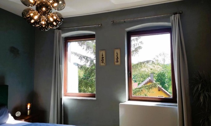 Weimar Appartement | Holiday Apartment "Nostalgie Apartment blau" with Shared Terrace, Shared Garden & Wi-Fi