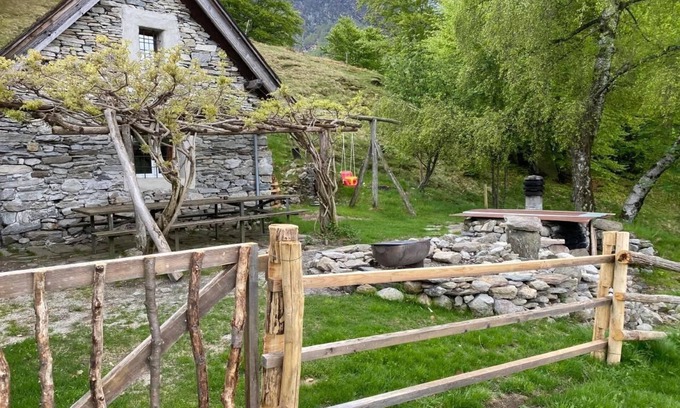Centovalli Chalet De Ski | Maison de vacances Rasa pour 1 - 10 personnes avec 2 chambres à coucher - Hutte