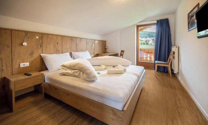 Maranza Appartement | Appartement de vacances "Résidence Condor Schlern" avec vue sur les montagnes, sauna et jardin