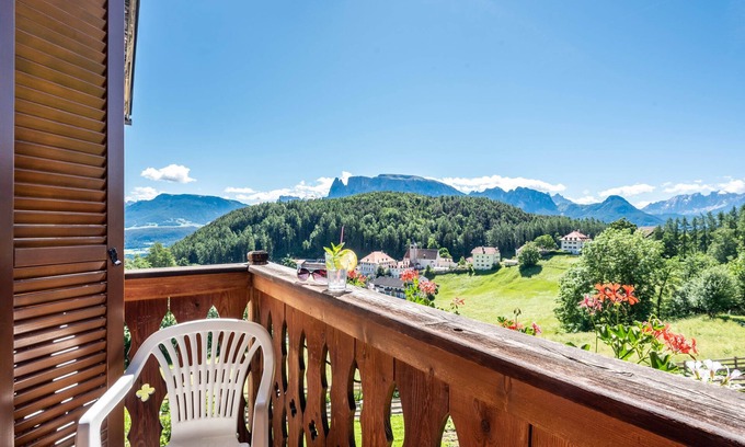 Collalbo Appartement | Appartement de vacances 'Sallrain Hof 2' avec vue sur montagne et balcon