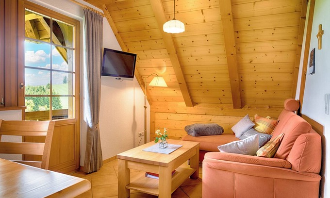 Breitnau Appartement | Appartement 'Ferienwohnung Storchennest' avec vue sur la montagne, jardin partagé et Wi-Fi