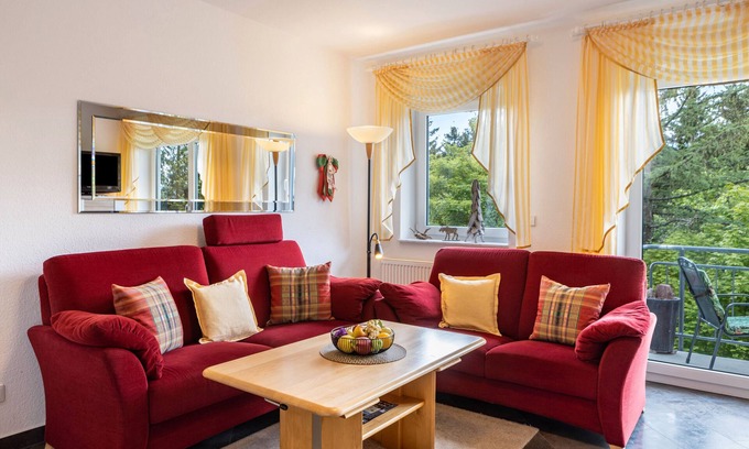 Oberhof Appartement | Holiday Apartment 'Tannenblick 6-1' with Shared Garden, Balcony and Wi-Fi