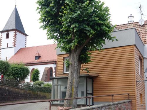 Dernbach Appartement | Holiday apartment Uhu in the house on linden tree
