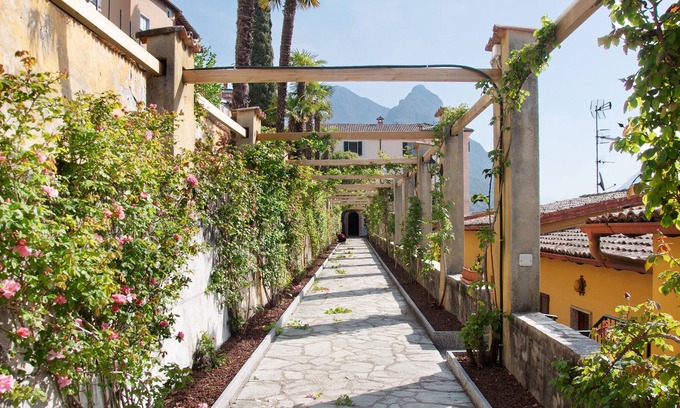 Albogasio Appartement | Holiday Apartment ‘Appartamento vista Lago di Lugano'' directly by the Lake with Balcony; Parking Available