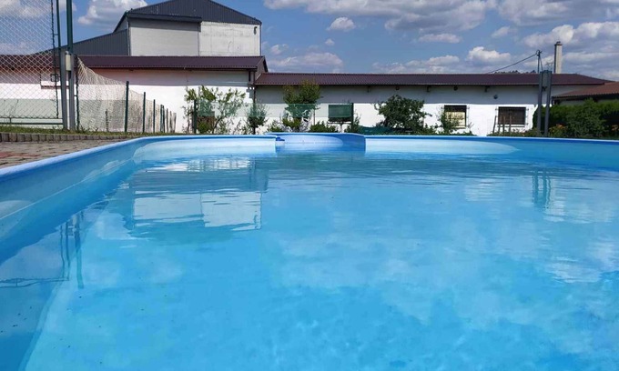Sec Appartement | Appartement de vacances avec Wifi, beau jardin, un court de tennis et une piscine