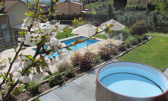 Castelvecchio Appartement | Appartement de vacances avec piscine et jardin dans la campagne de Lucques