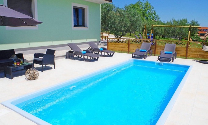 Zminj Appartement | Appartement de vacances avec piscine privée dans le village de Sutivanac