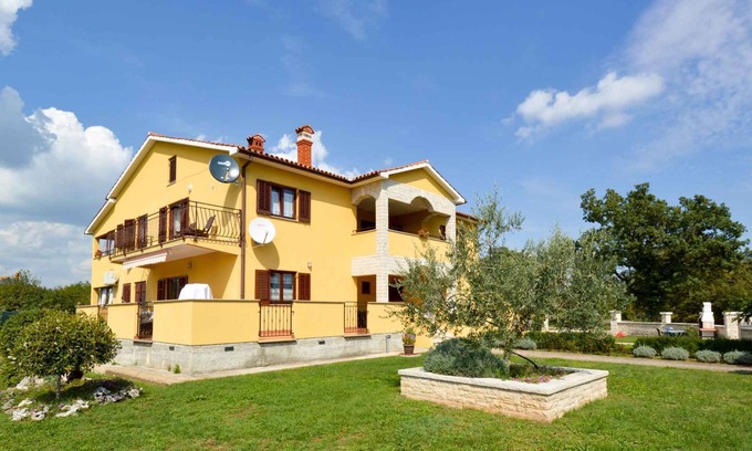 Sajini Appartement | Holiday apartment with air conditioning and mounting pool