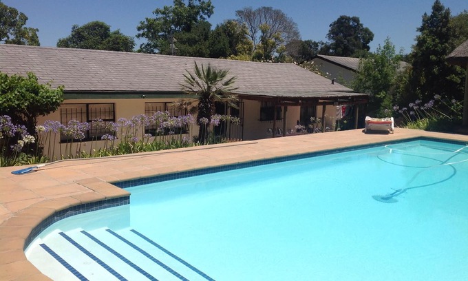 Stellenbosch Villa | NEWLY RENOVATED 4 BED WITH SUN DRENCHED POOL