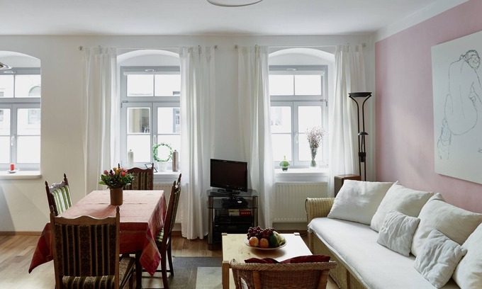 Outer Neustadt Appartement | Location-Appartement-Salle de bain privée séparée-Vue ville