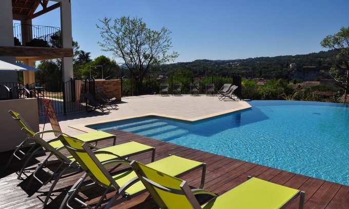 Saint-Martin-d'Ardeche Maison | Gîte de vacances "Gorges de l'Ardéche" dans une résidence avec piscine
