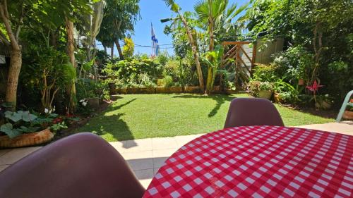 Caesarea Appartement | Holiday garden apartment עם מקלט