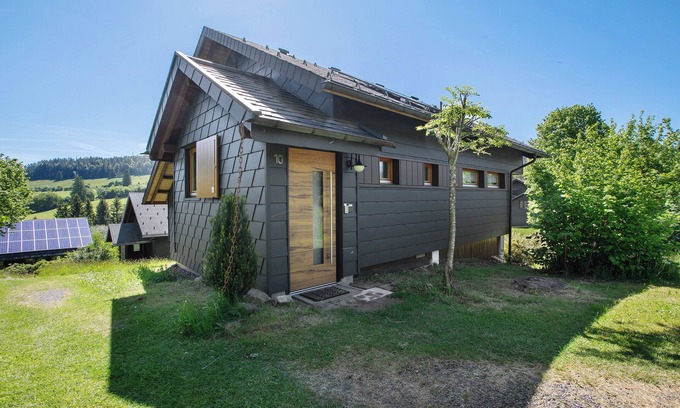 Bernau Maison | Holiday Home '10 Rechbergblick' with Private Terrace, Shared Garden and Wi-Fi