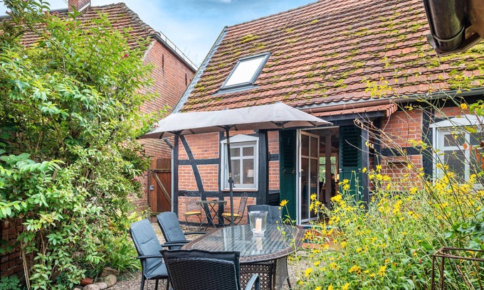 Abbendorf Maison | Holiday Home 'Altes Nachtwächterhaus' with Private Terrace and Wi-Fi