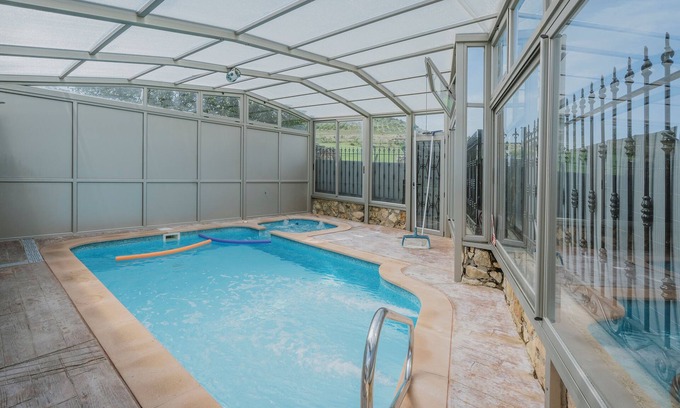 Castro de Fuentiduena Maison | Maison de vacances 'El Encuentro Del Duraton' avec vue sur la montagne, piscine privée et Wi-Fi
