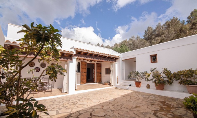 Sant Joan de Labritja Maison | Maison de vacances 'Can Rotes' avec vue sur la montagne, Wi-Fi et climatisation
