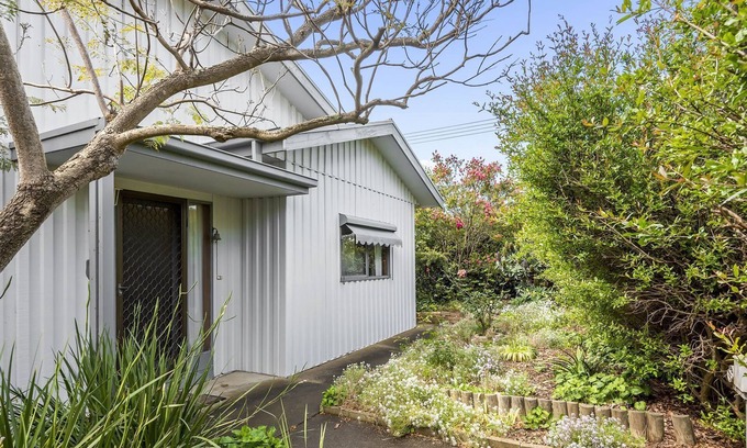 Portarlington Maison | Holiday Heaven - Located beautifully on an elevated road with lovely views