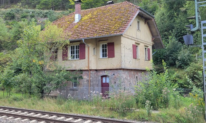 Am Bach Maison | Holiday Home 'Bahnwärterhaus' with Private Garden