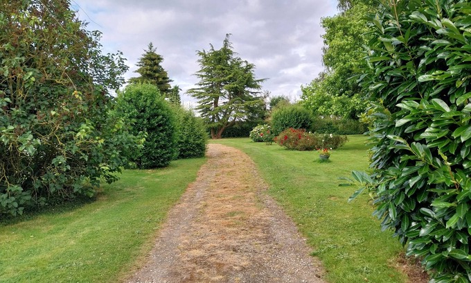 Les Monts du Roumois Maison | Maison de vacance avec très beau terrain, parking privé idéal pour w.e détente.