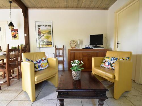 Saint-Honore-les-Bains Maison | Holiday Home in St Honoré with Scenic Views