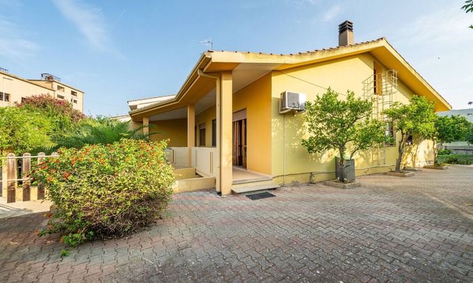 San Giovanni Suergiu Maison | Maison de vacances 'San Giovanni' avec terrasse privée, Wi-Fi et climatisation