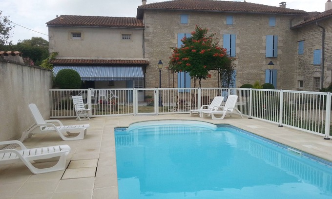 Fontaine Chalendray Maison | Maison de vacances 'Gite L'ouche De Mai' avec piscine privée, terrasse privée et Wi-Fi