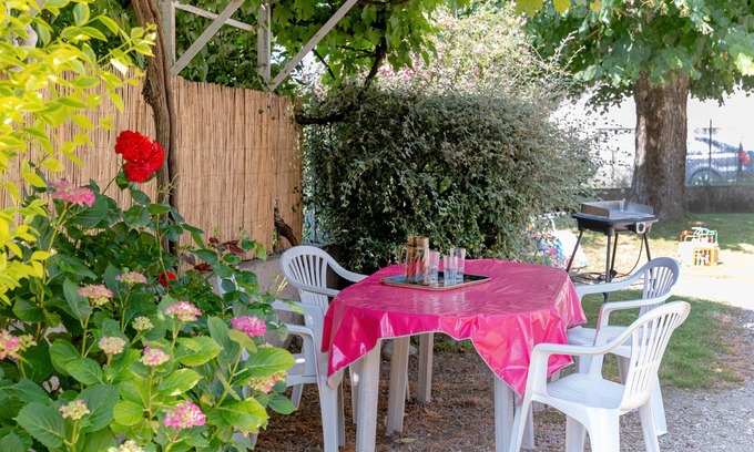 Nantoin Maison | Holiday Home 'Les Deux Tilleuls' with Wi-Fi