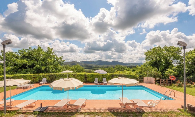 San Macario In Monte Maison | Maison de vacances 'Rustico Con Jacuzzi In Toscana' avec piscine partagée, Wi-Fi et climatisation