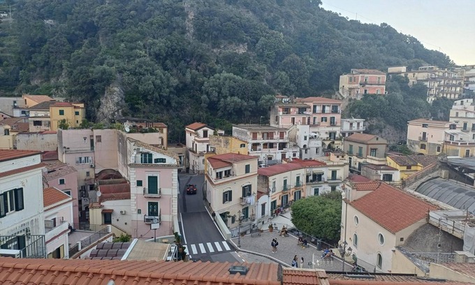 Cetara Maison | Holiday Home 'A' Russella' with Sea View, Wi-Fi and Air Conditioning