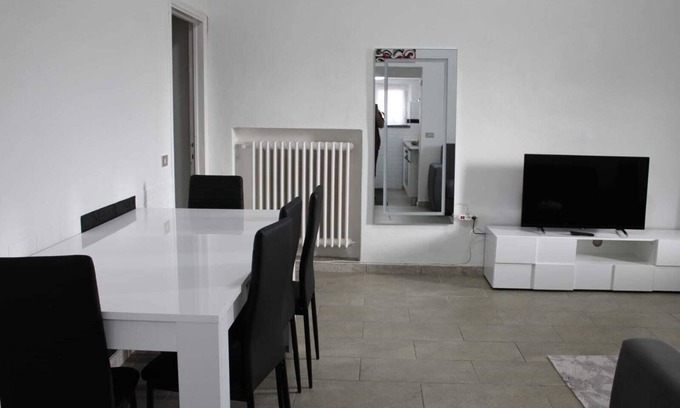 Migliarino Maison | Holiday Home 'Affittacamere Da Lory' with Private Garden and Wi-Fi