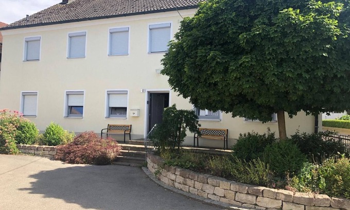 Altmannstein Maison | Holiday Home 'Am Limes' with Private Terrace, Private Garden and Wi-Fi