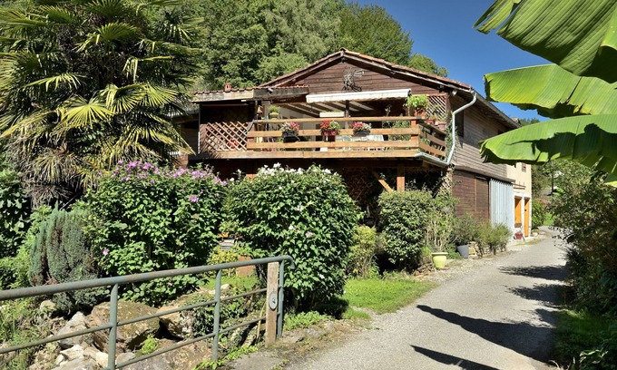 Chein-Dessus Maison | Maison de Vacances 'Au Fil De L'eau' avec Vue sur la Montagne, Terrasse Privée et Wi-Fi