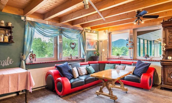 Volkersweiler Maison | Maison de vacances "Bei Den Holzäppeln" avec vue sur les montagnes, jardin privé et Wi-Fi