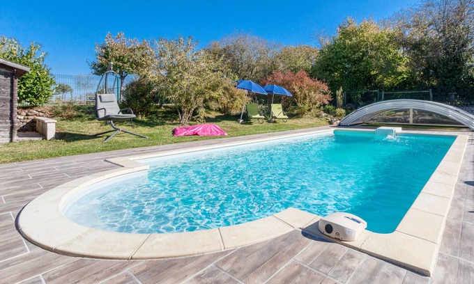 Noyant-Villages Maison | Maison de vacances 'Gîte Bricabroc' avec piscine partagée, terrasse privée et Wi-Fi