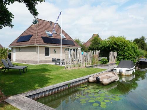 Eernewoude Maison | Holiday Home Bungalowpark It Wiid by Interhome