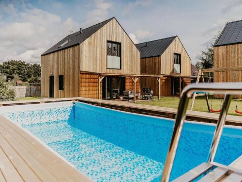 Nadole Maison | Holiday Home by Lake arnowieckie with Jacuzzi