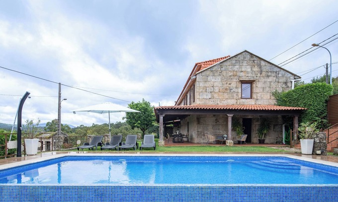 Ponte Caldelas Maison | Maison de vacances 'Casa Da Xeitosa' avec vue sur la montagne, piscine privée et Wi-Fi