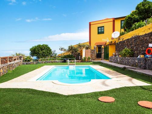 Montijos Maison | Holiday Home Camino La Candelaria-1 by Interhome