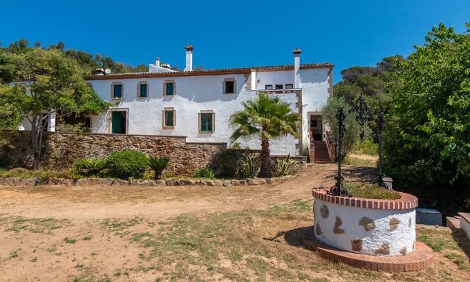Tossa de Mar Maison | Holiday Home 'Can Garriga' with Mountain View, Private Terrace and Wi-Fi