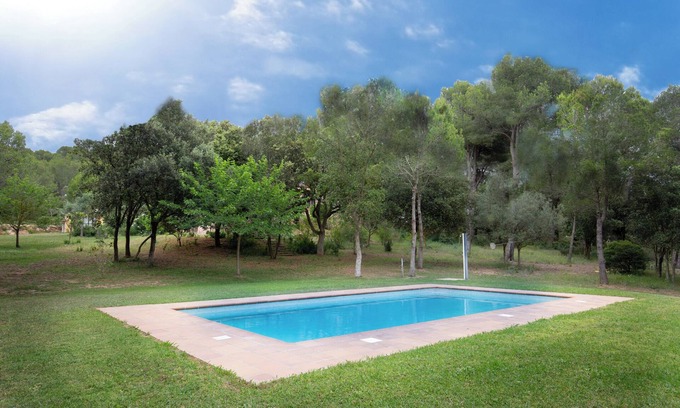 Regencos Maison | Holiday Home 'Can Pujadas' with Mountain View, Private Pool and Wi-Fi
