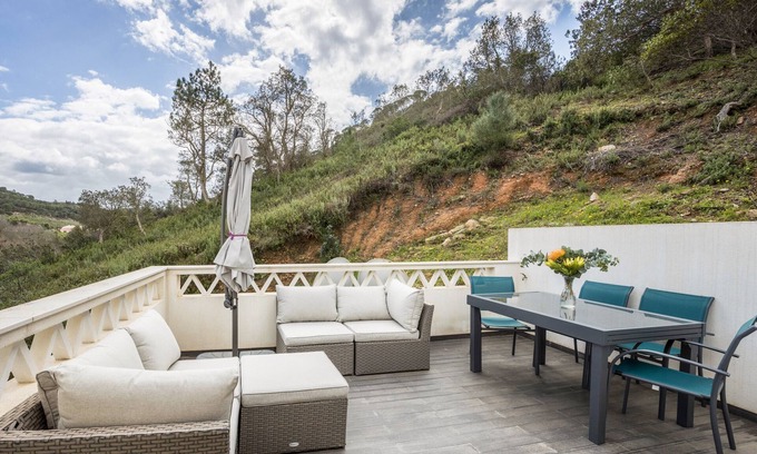 Aljezur Maison | Holiday Home 'Casa Alva - Estúdio Verde' with Wi-Fi and Air Conditioning