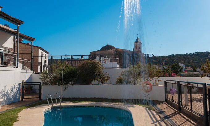 El Castillo de las Guardas Maison | Holiday Home 'Casa Castillo De Las Guardas' with Mountain View, Wi-Fi and Air Conditioning