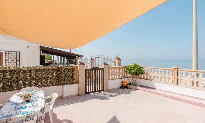 Petrosino Maison | Holiday Home 'Casa Damari-Fronte Spiaggia' with Sea View and Private Terrace
