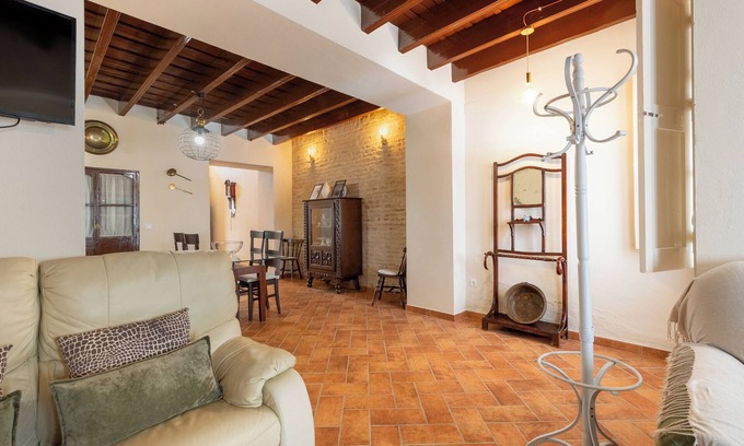 Salteras Maison | Holiday Home 'Casa Del Estanco' with Private Terrace, Wi-Fi and Air Conditioning