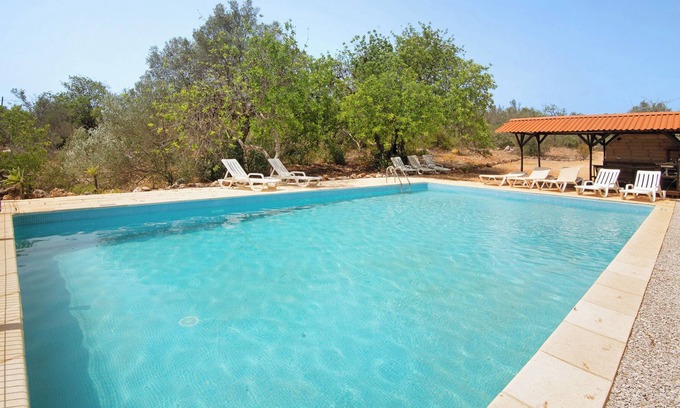Loule Maison | Holiday Home 'Casa Do Tesouro' with Shared Pool, Private Terrace and Wi-Fi