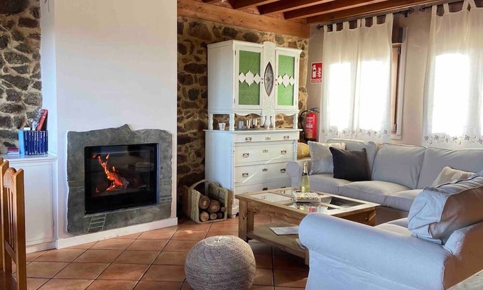 La Horcajada Maison | Maison de vacances 'Casa Rural Lucia' avec vue sur les montagnes, terrasse privée et Wi-Fi
